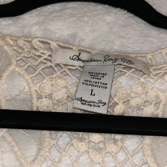 Cream lace vest size large - Picture 2 of 2